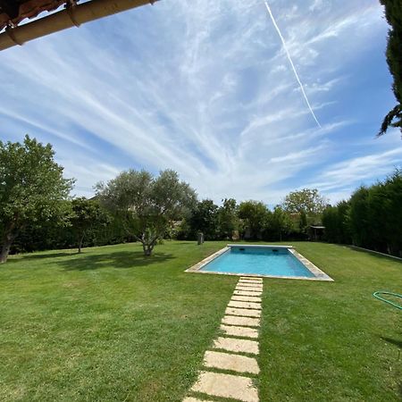Studio En Provence Avec Piscine La Barben Eksteriør bilde