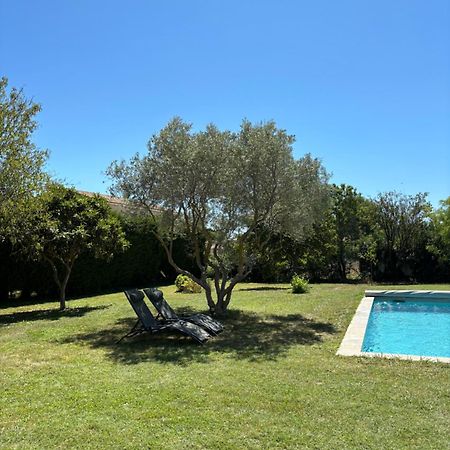 Studio En Provence Avec Piscine La Barben Eksteriør bilde