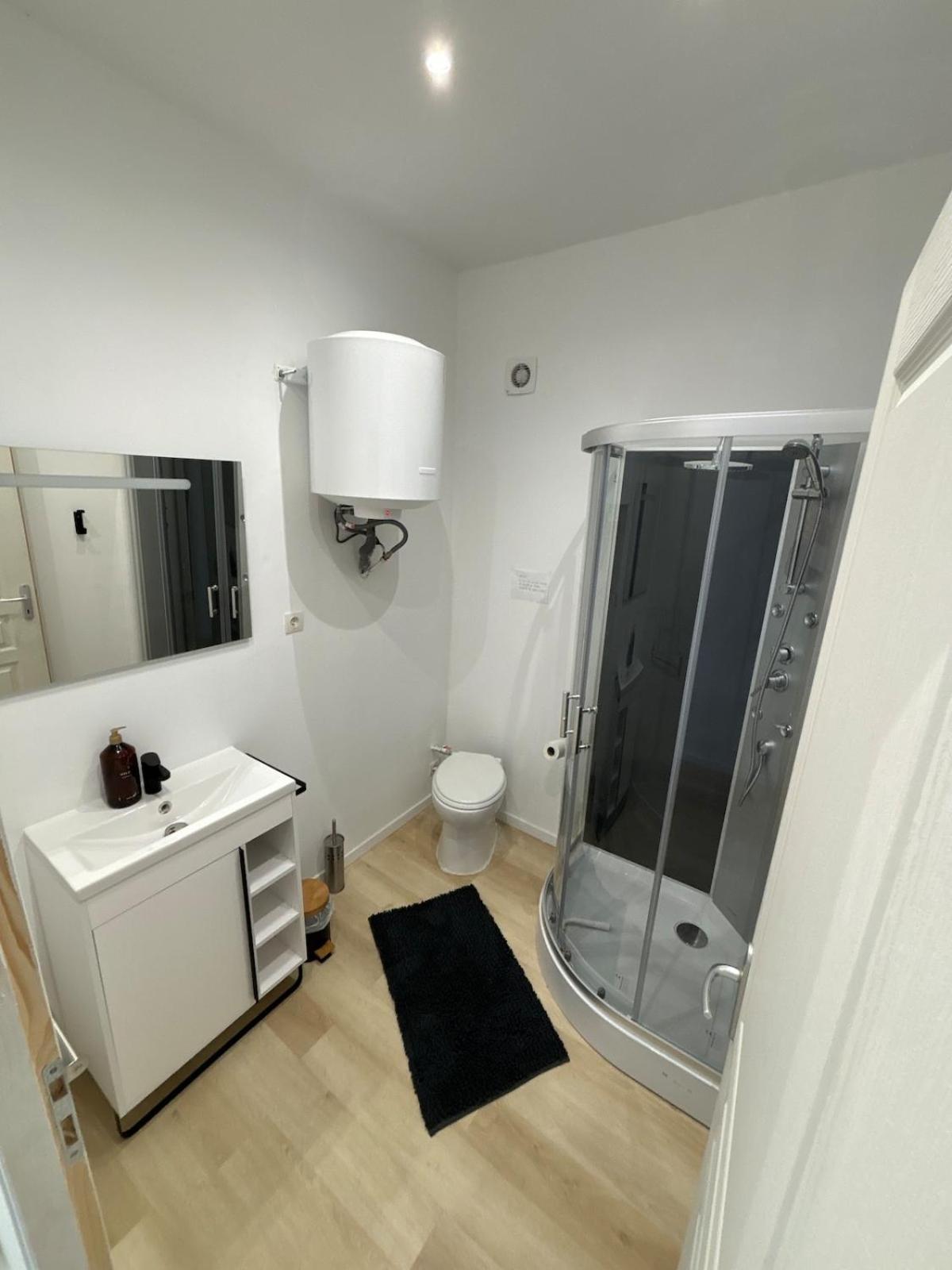 Studio En Provence Avec Piscine La Barben Eksteriør bilde