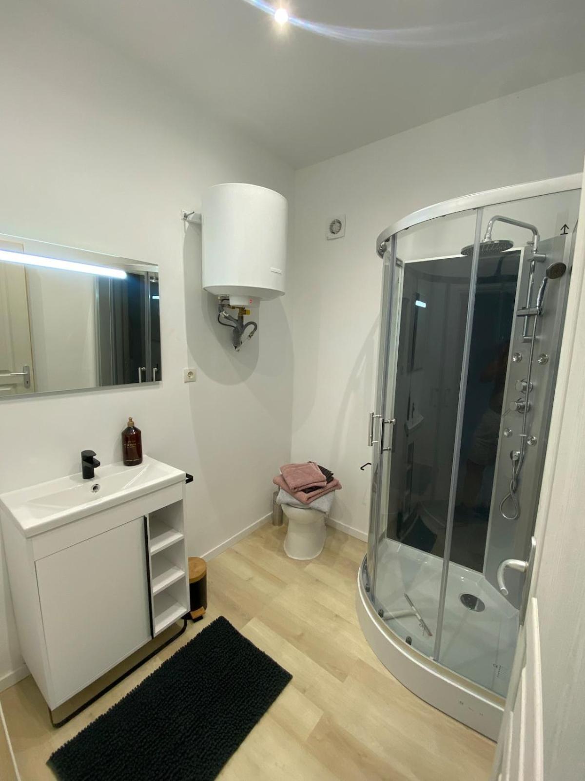 Studio En Provence Avec Piscine La Barben Eksteriør bilde