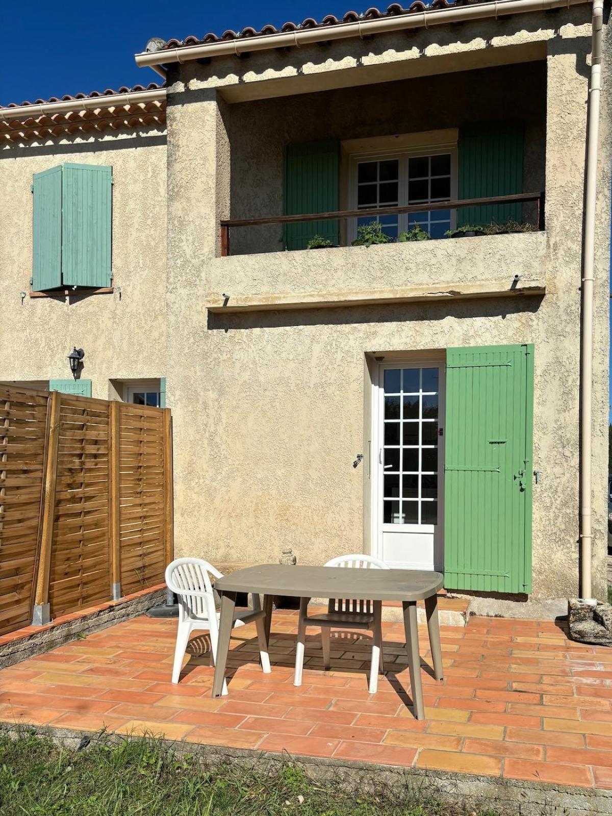 Studio En Provence Avec Piscine La Barben Eksteriør bilde