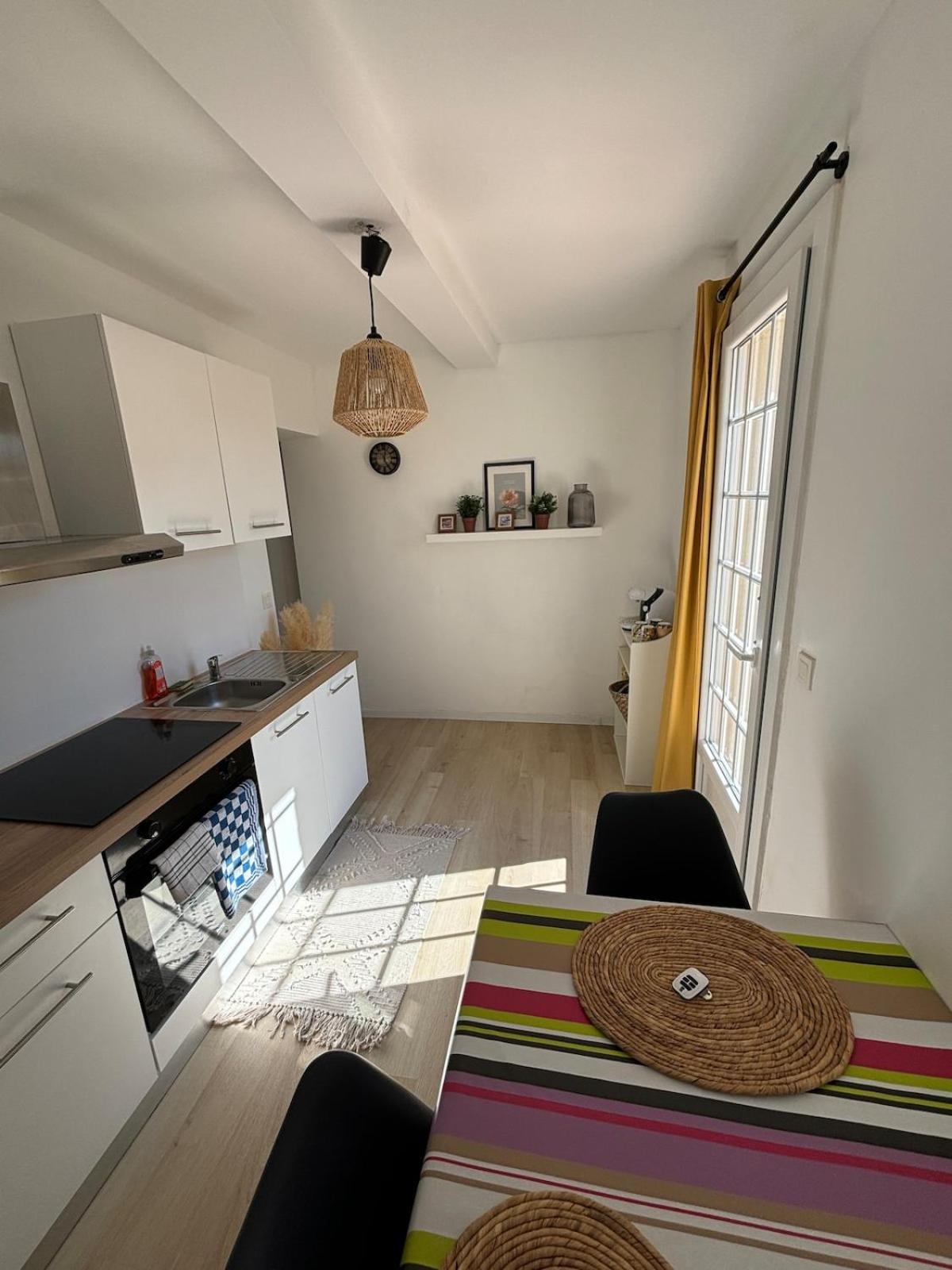 Studio En Provence Avec Piscine La Barben Eksteriør bilde